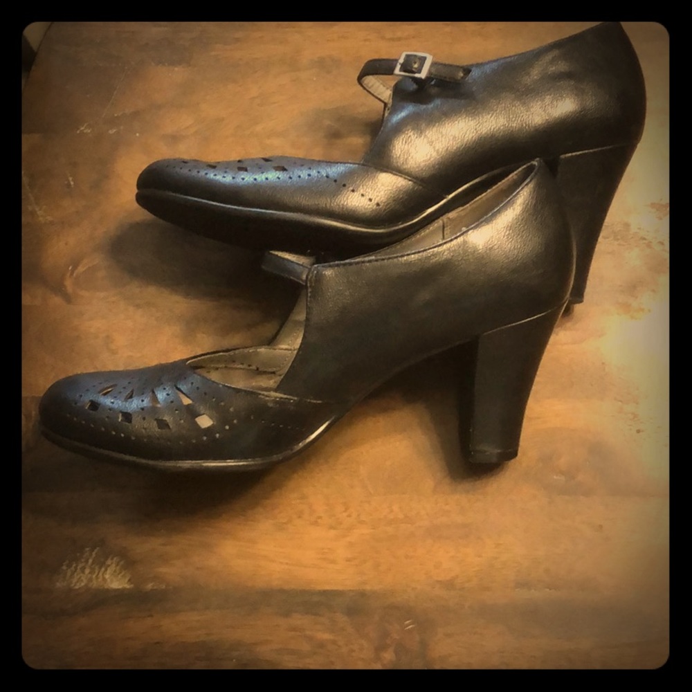 Black Mary Jane Pumps Size 9